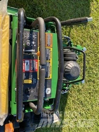 John Deere 636M Самохідні газонокосарки