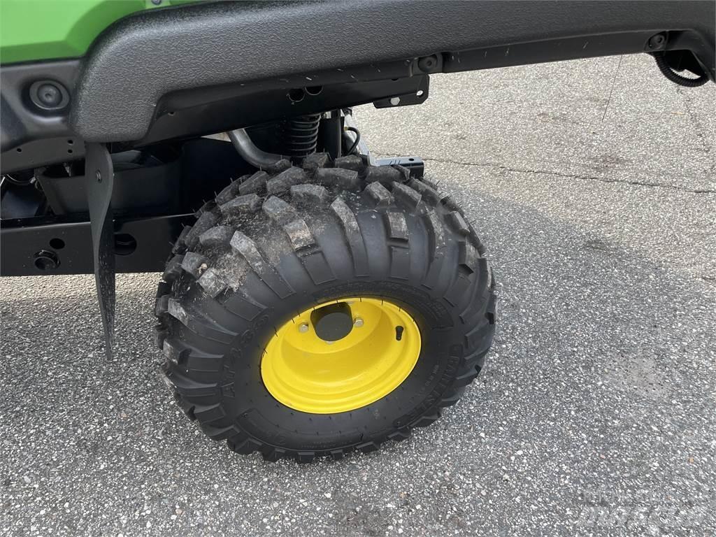 John Deere 815E Підсобні машини