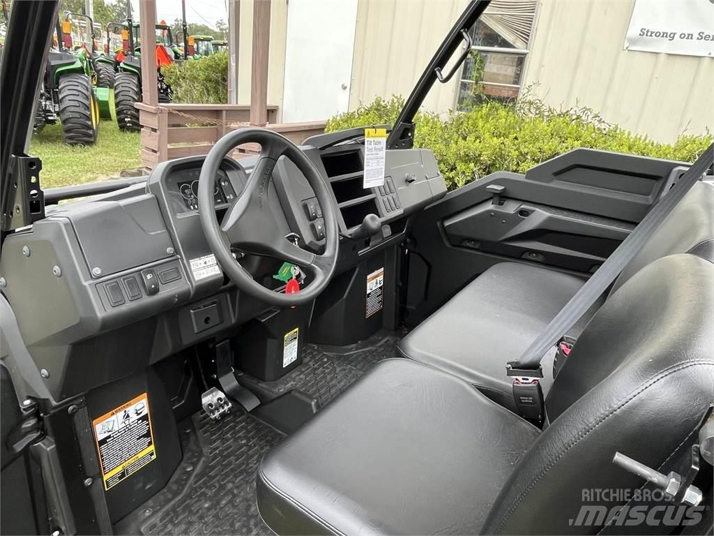 John Deere 835M Підсобні машини