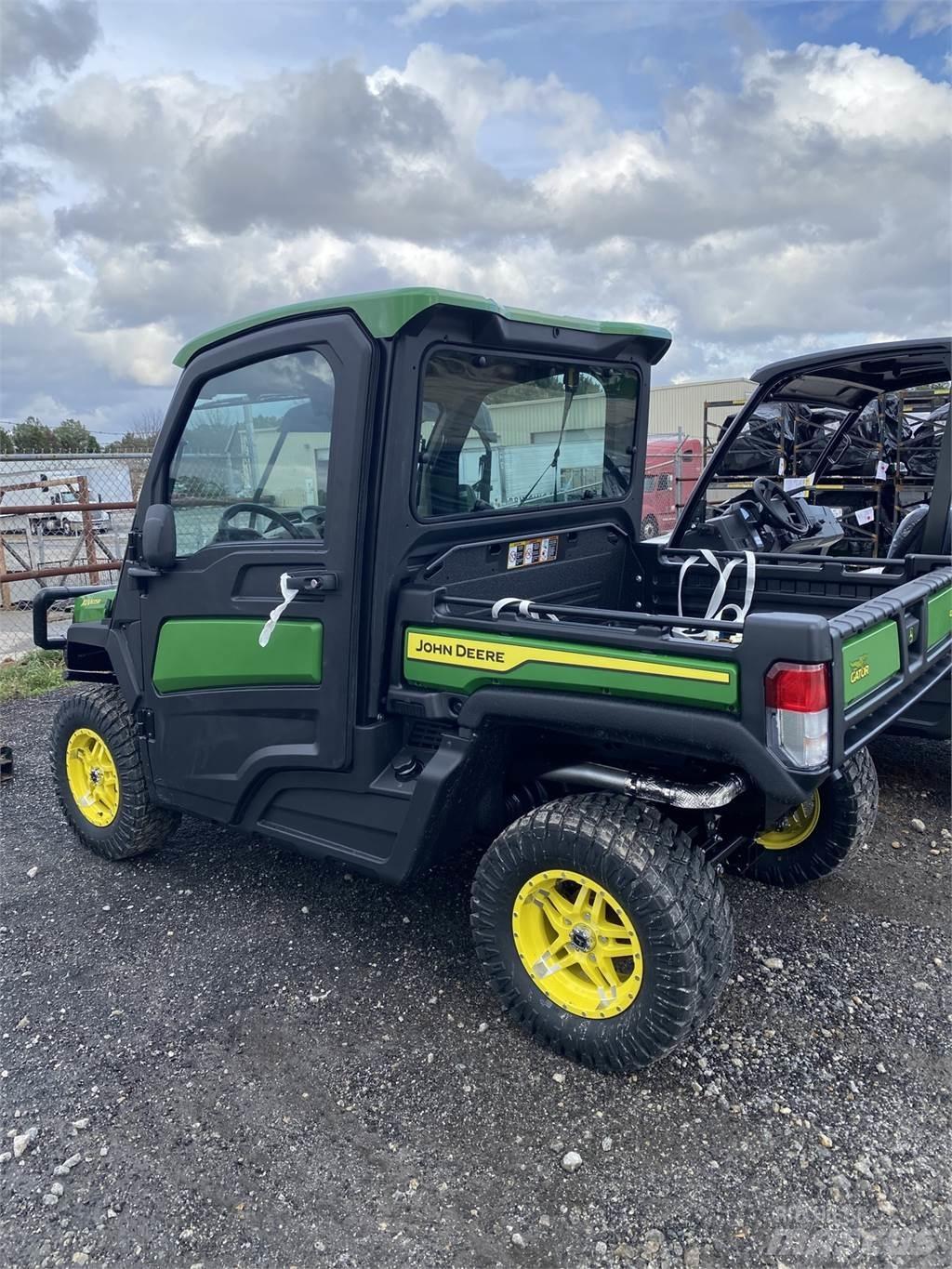 John Deere 835R Підсобні машини