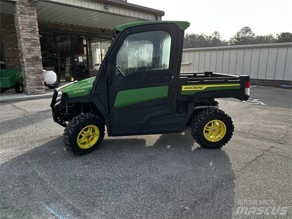 John Deere 835R Підсобні машини