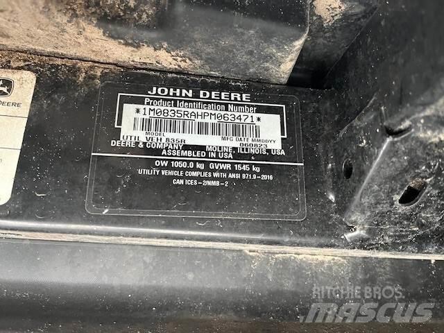 John Deere 835R Підсобні машини