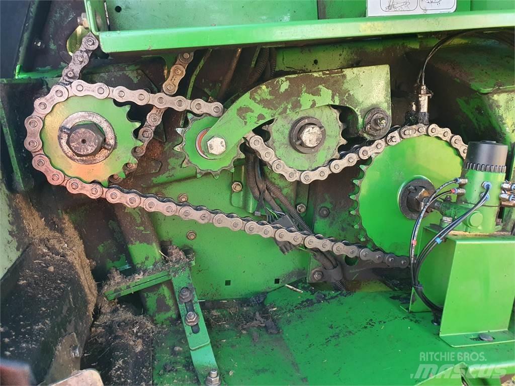 John Deere 854 Рулонні прес-підбирачі
