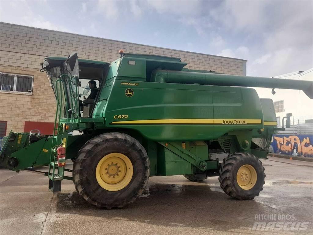 John Deere C670 Зернозбиральні комбайни