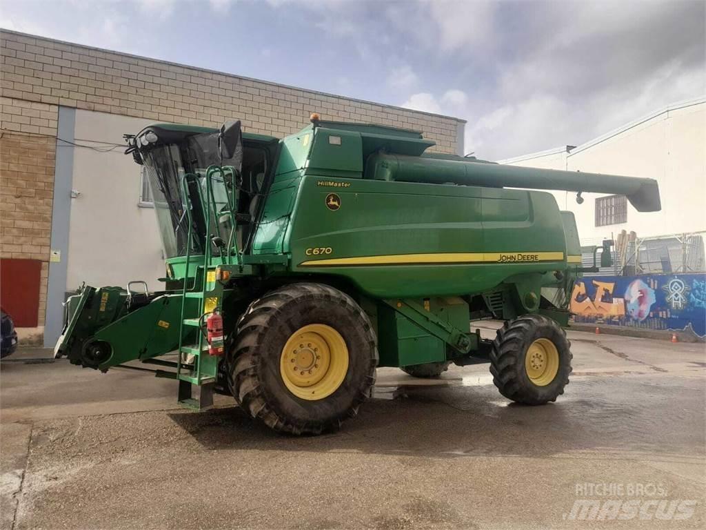 John Deere C670 Зернозбиральні комбайни