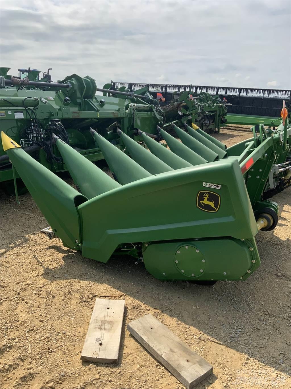 John Deere C8F Додаткове обладнання для збиральних комбайнів