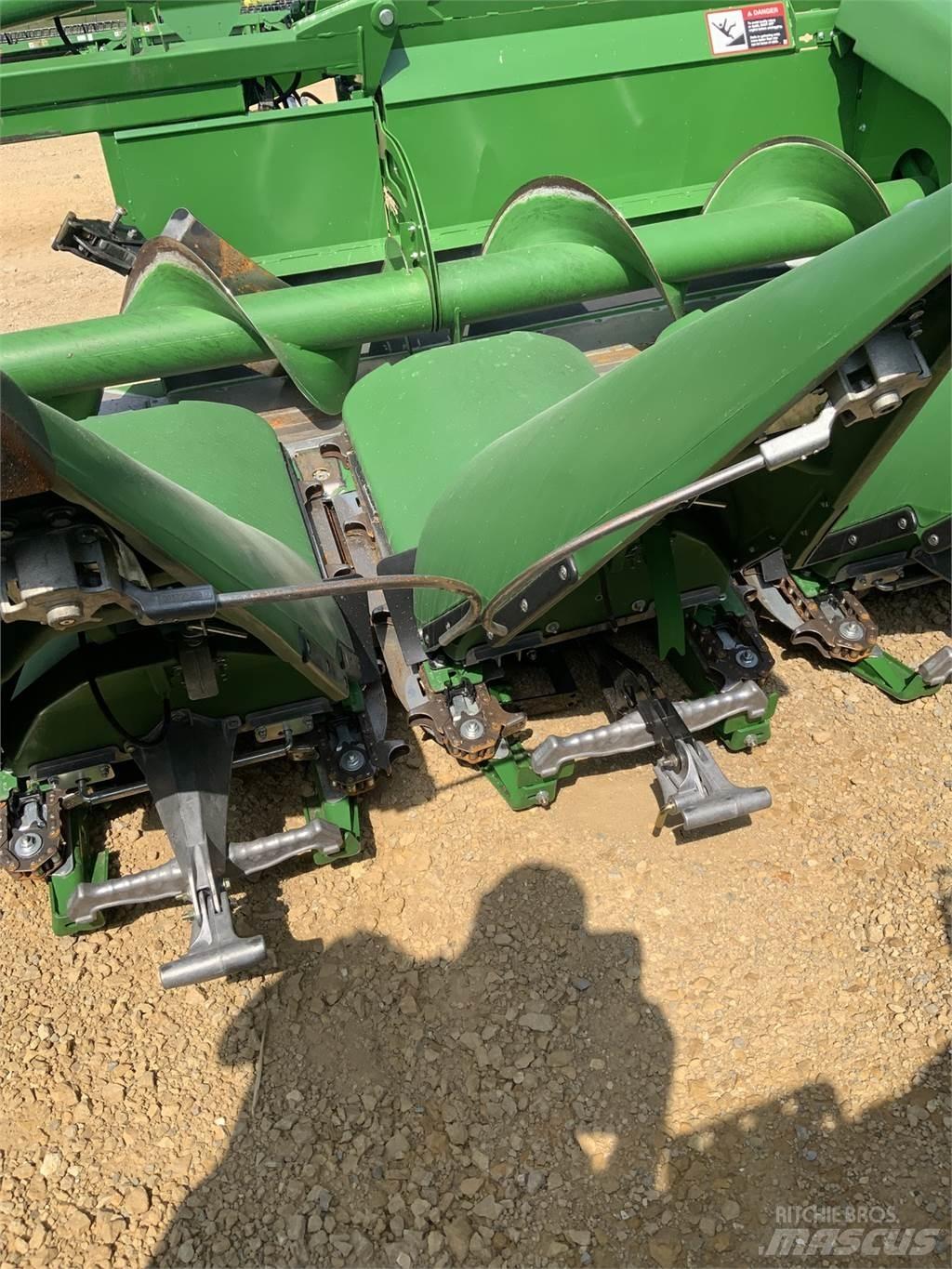 John Deere C8F Додаткове обладнання для збиральних комбайнів
