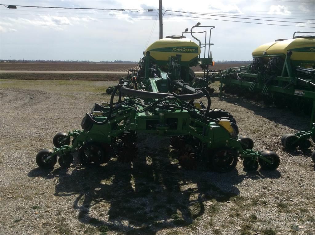 John Deere DR18 Cажалки