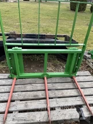 John Deere NA Роздрібнювачі, різаки і розпаковувачі тюків