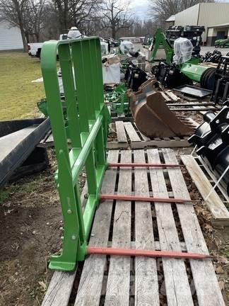 John Deere NA Роздрібнювачі, різаки і розпаковувачі тюків