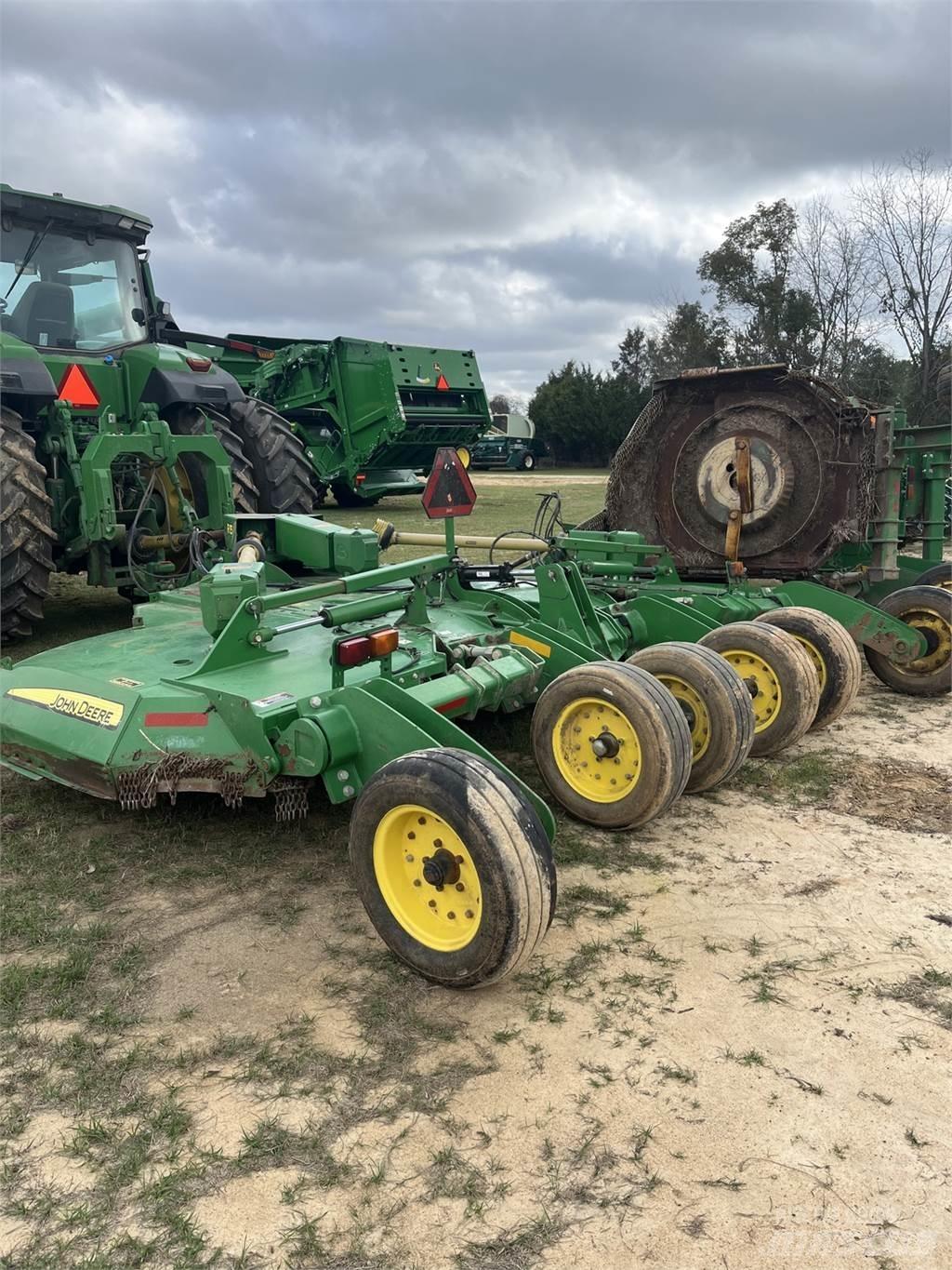 John Deere R15 Роздрібнювачі, різаки і розпаковувачі тюків