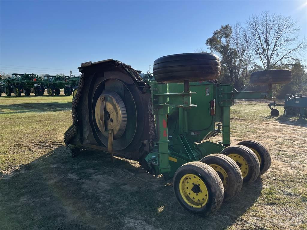 John Deere R15 Роздрібнювачі, різаки і розпаковувачі тюків