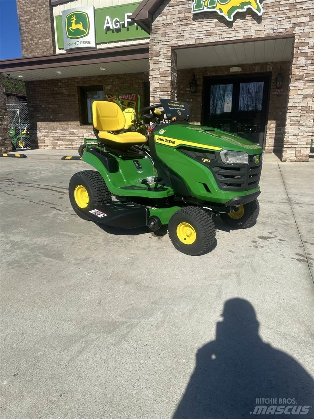 John Deere S110 Самохідні газонокосарки