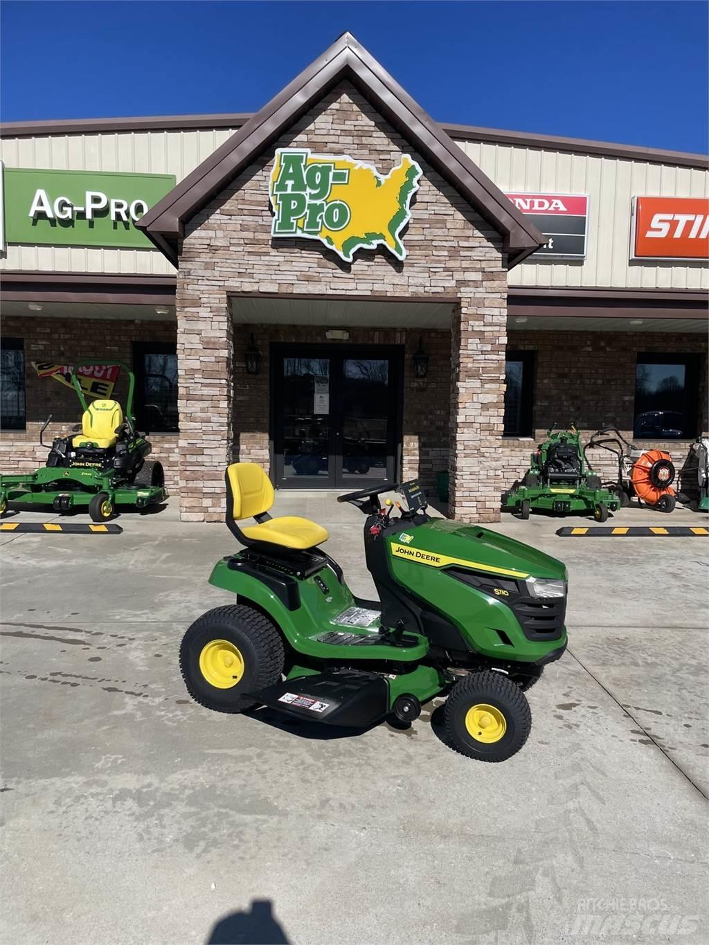 John Deere S110 Самохідні газонокосарки