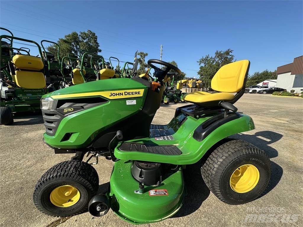 John Deere S110 Самохідні газонокосарки