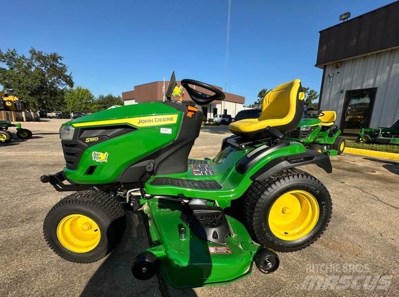 John Deere S180 Трактори