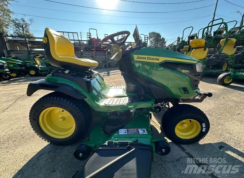 John Deere S180 Трактори