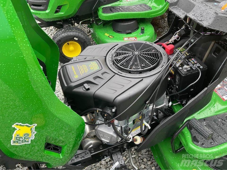 John Deere S220 Трактори