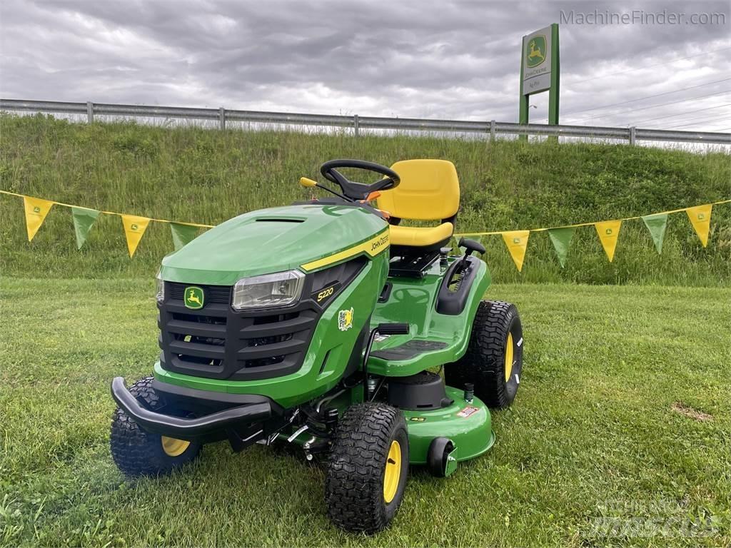 John Deere S220 Самохідні газонокосарки