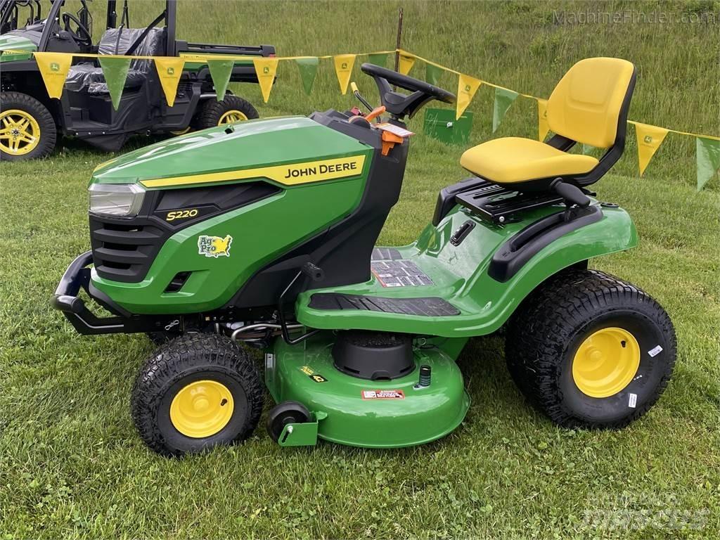 John Deere S220 Самохідні газонокосарки