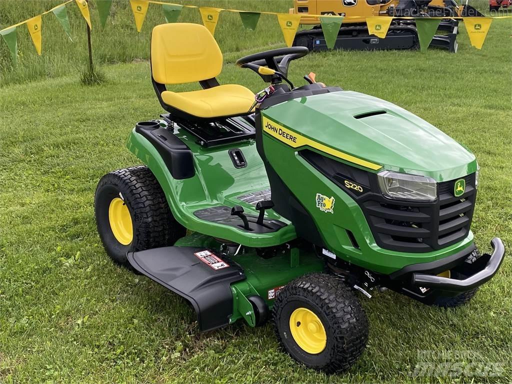 John Deere S220 Самохідні газонокосарки
