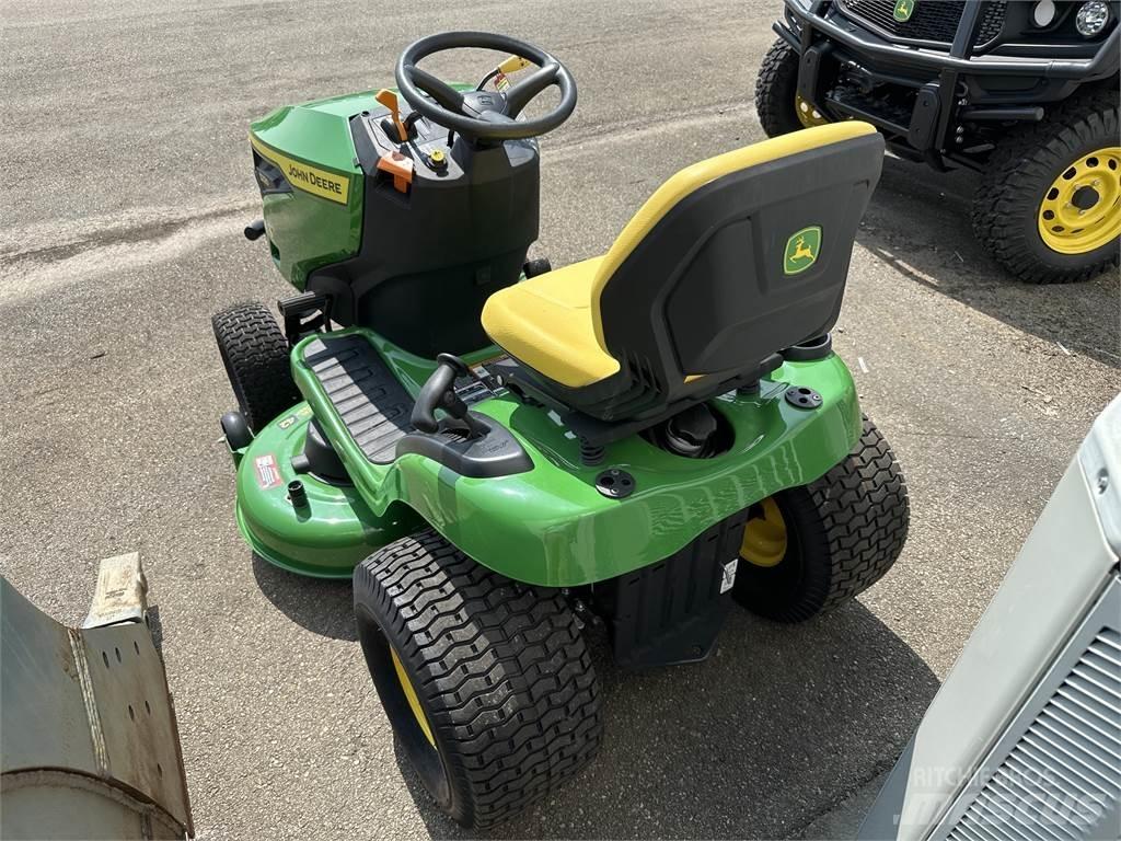 John Deere S220 Самохідні газонокосарки