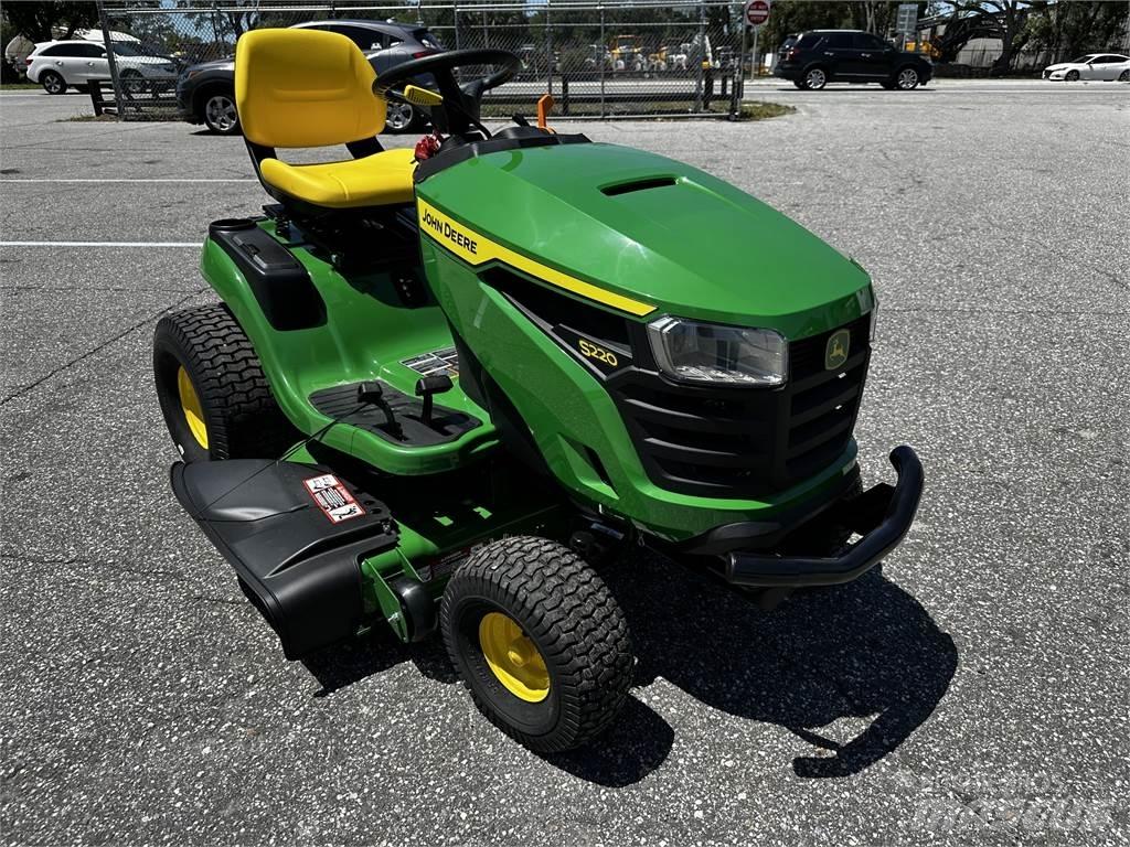 John Deere S220 Самохідні газонокосарки