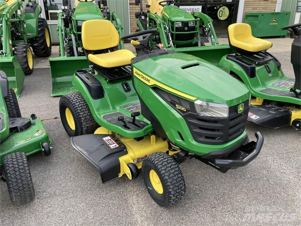 John Deere S220 Трактори
