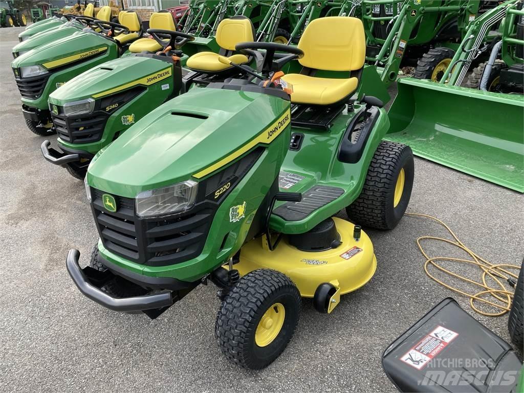 John Deere S220 Трактори