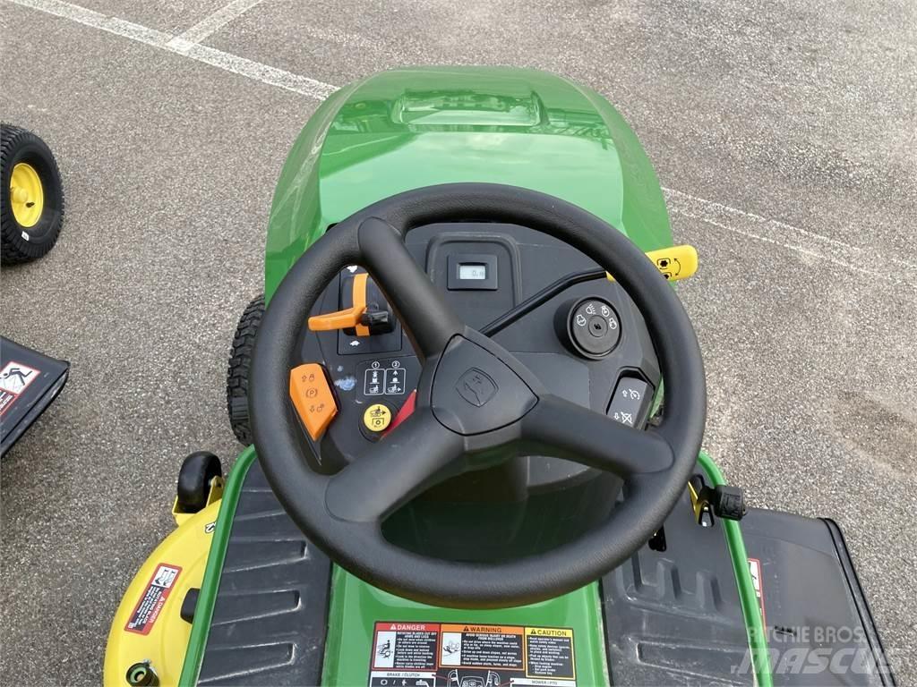John Deere S220 Трактори