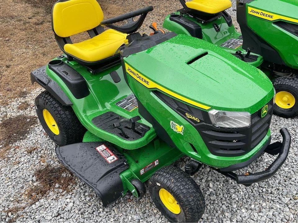 John Deere S240 Трактори