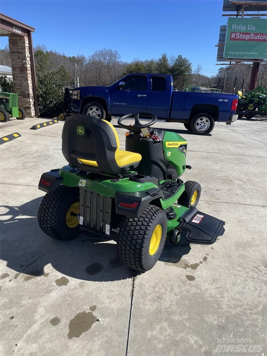 John Deere S240 Трактори