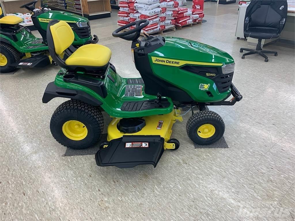 John Deere S240 Трактори
