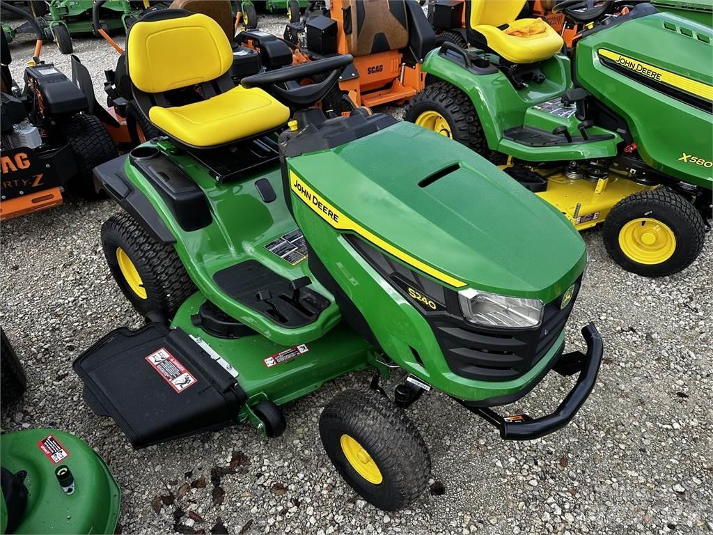 John Deere S240 Трактори