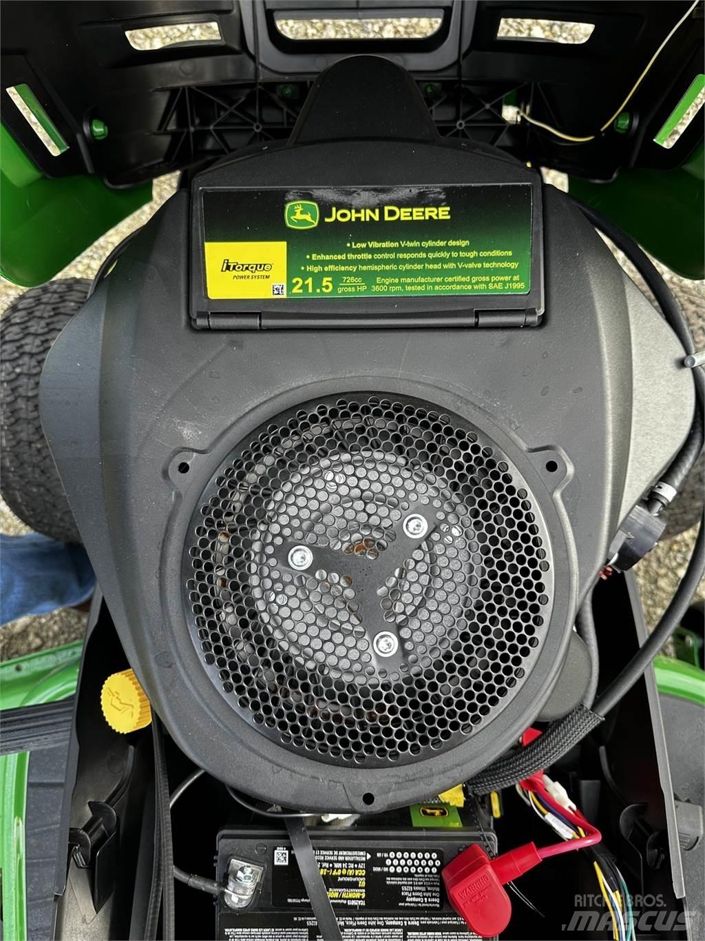 John Deere S240 Трактори