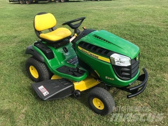 John Deere S240 Трактори