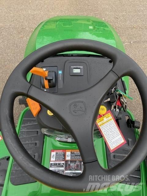 John Deere S240 Трактори