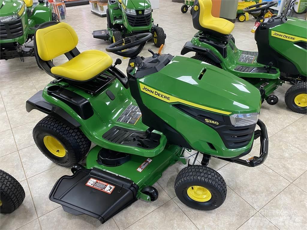John Deere S240 Трактори