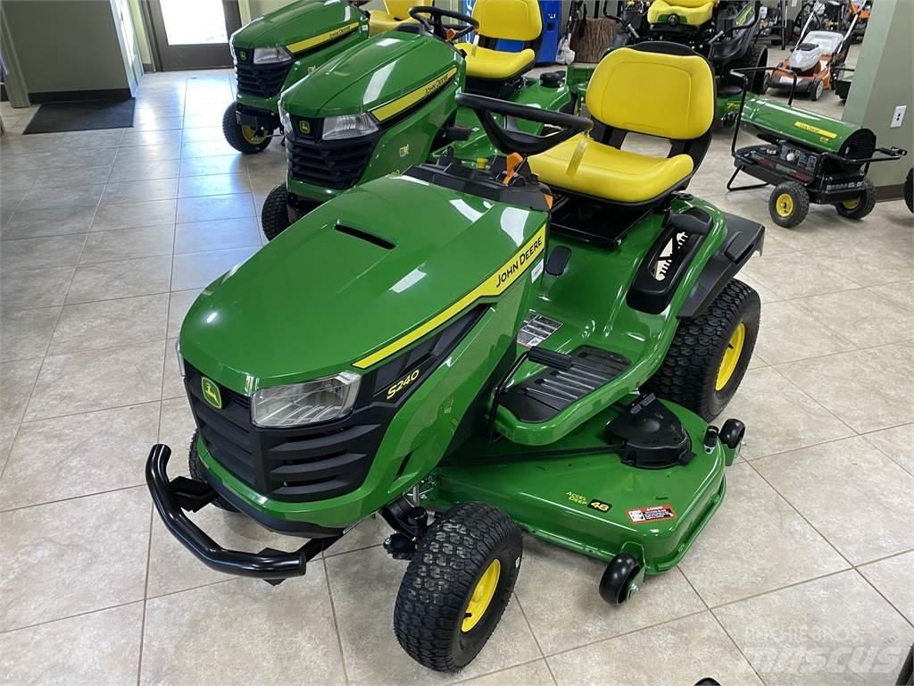 John Deere S240 Трактори