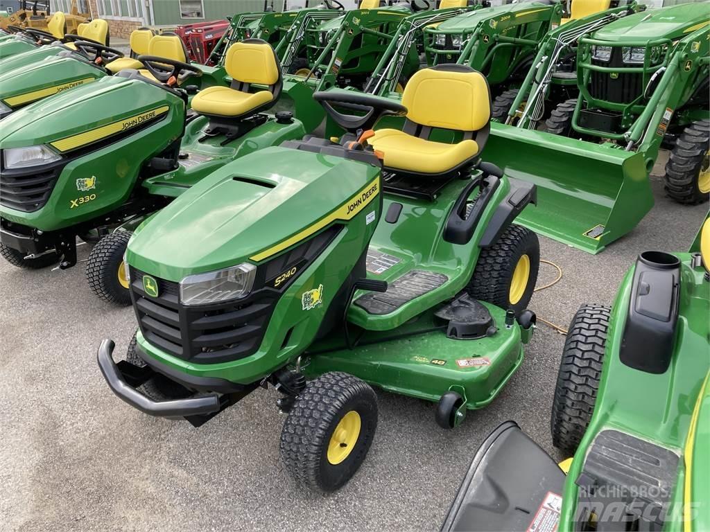 John Deere S240 Трактори