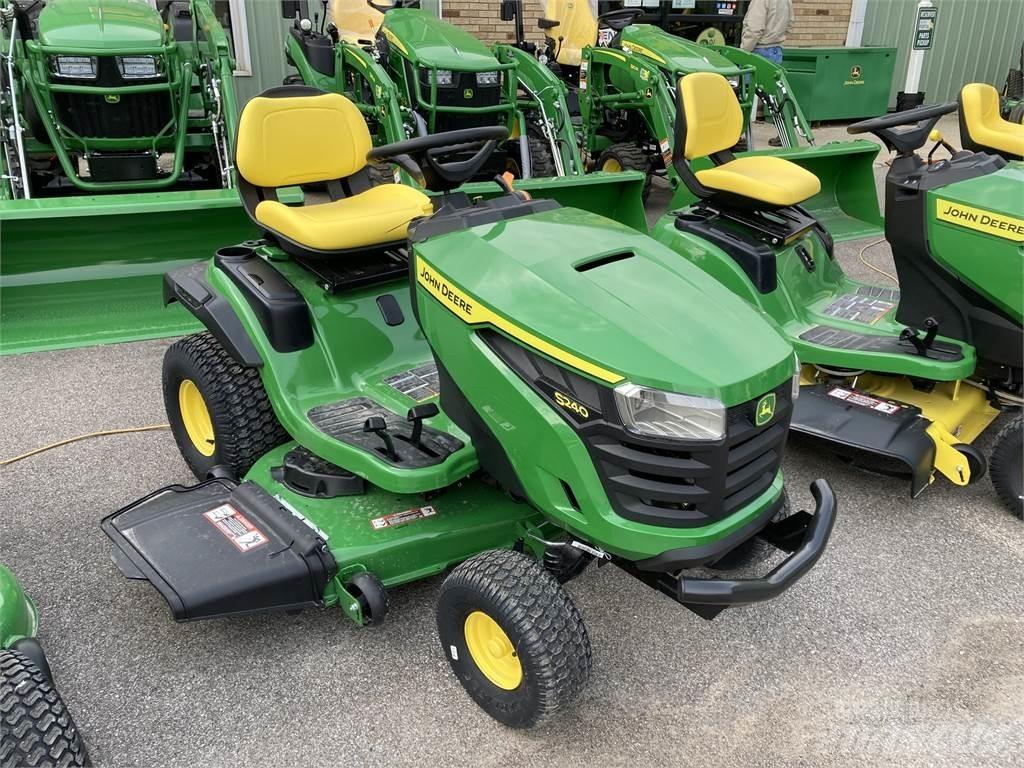 John Deere S240 Трактори