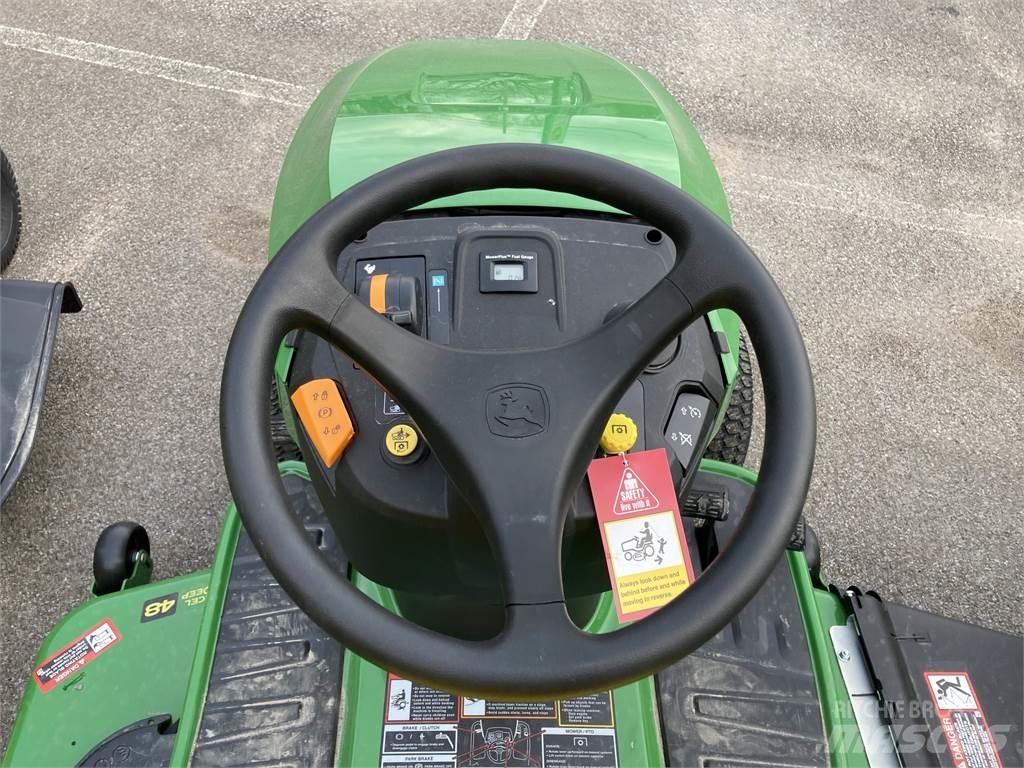 John Deere S240 Трактори