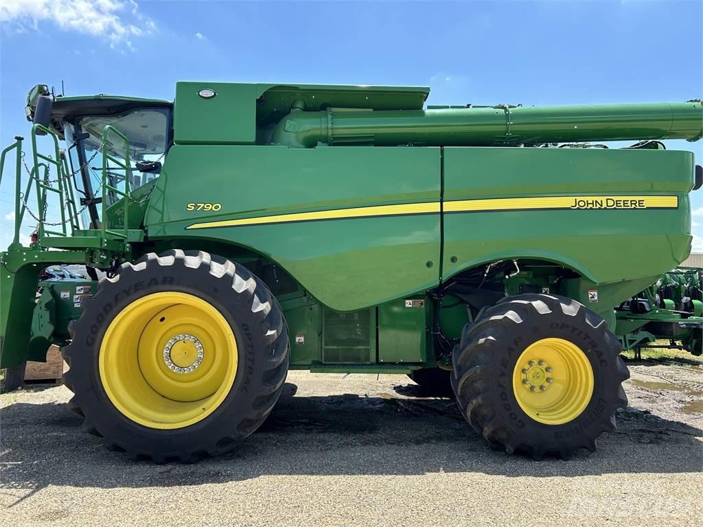 John Deere S790 Зернозбиральні комбайни