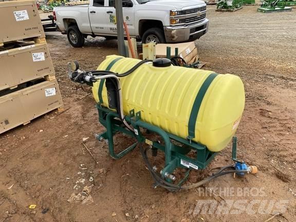 John Deere VN Причіпні обприскувачі