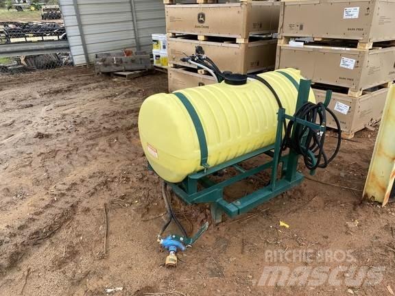 John Deere VN Причіпні обприскувачі