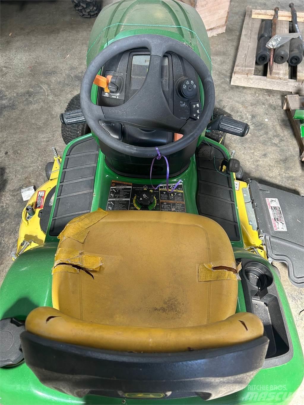John Deere X300 Самохідні газонокосарки