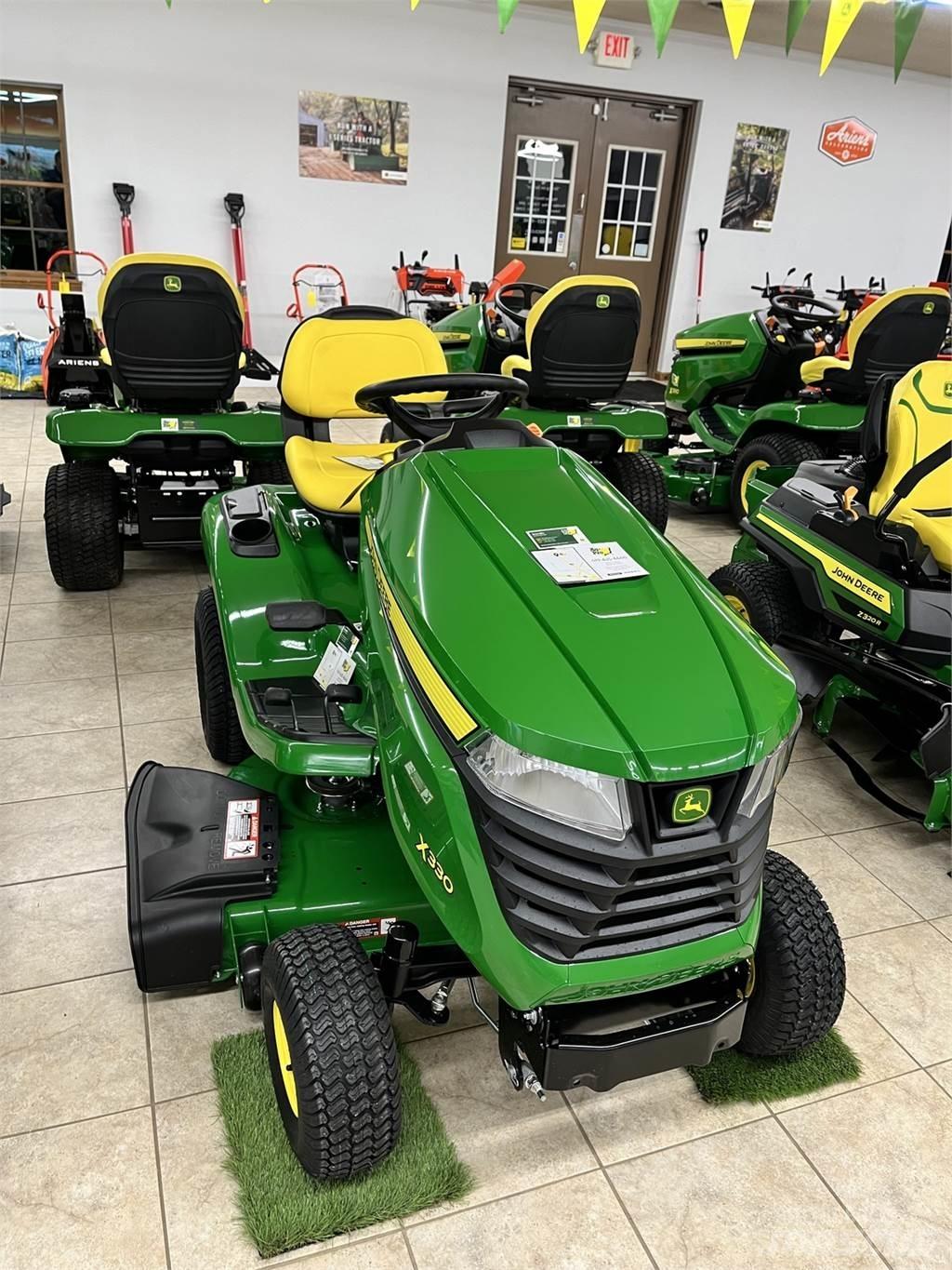John Deere X330 Трактори