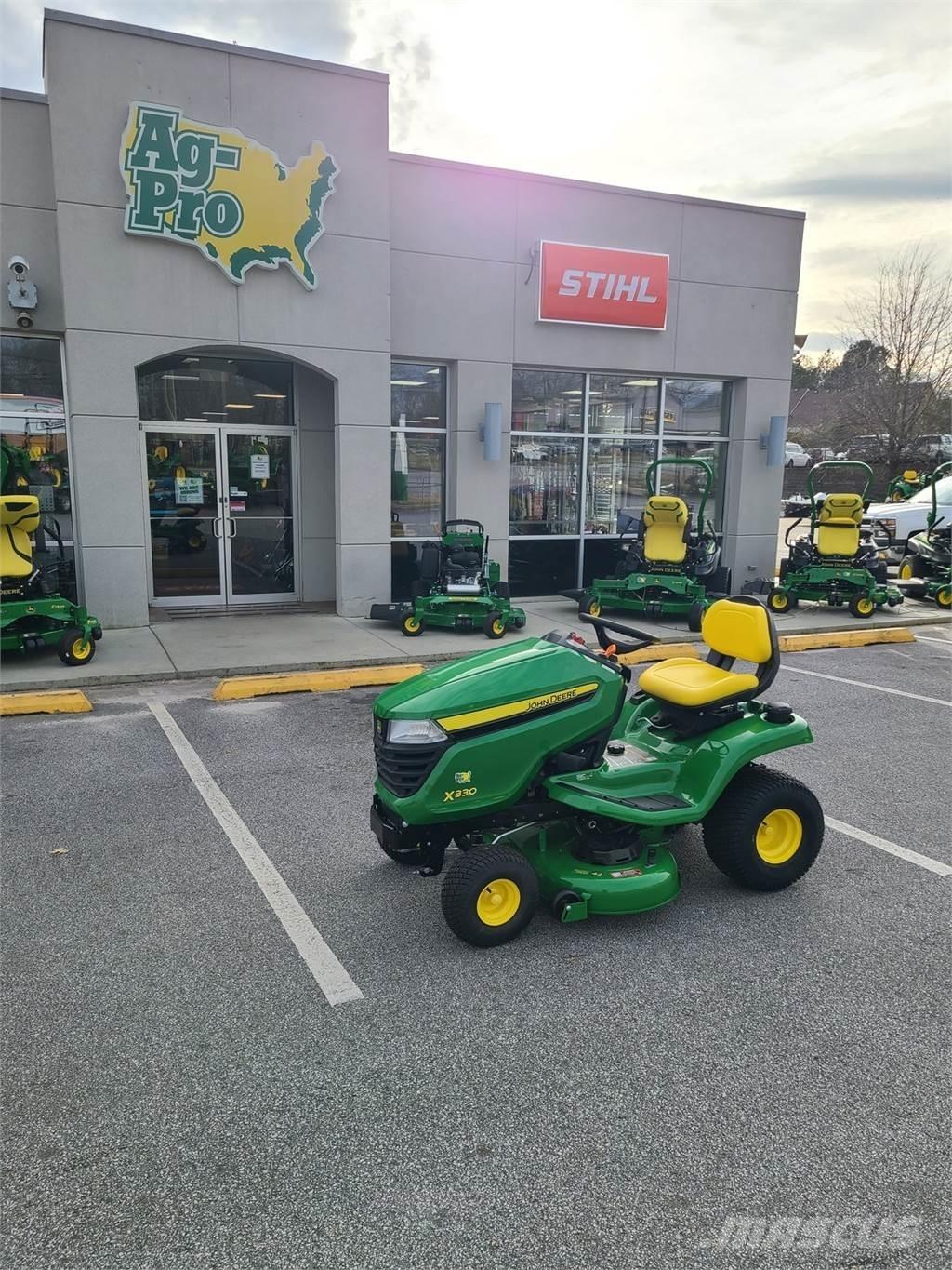 John Deere X330 Трактори