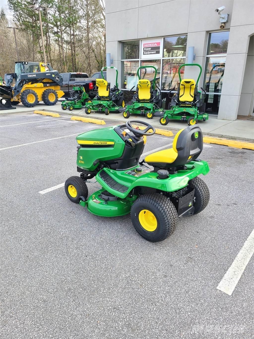John Deere X330 Трактори