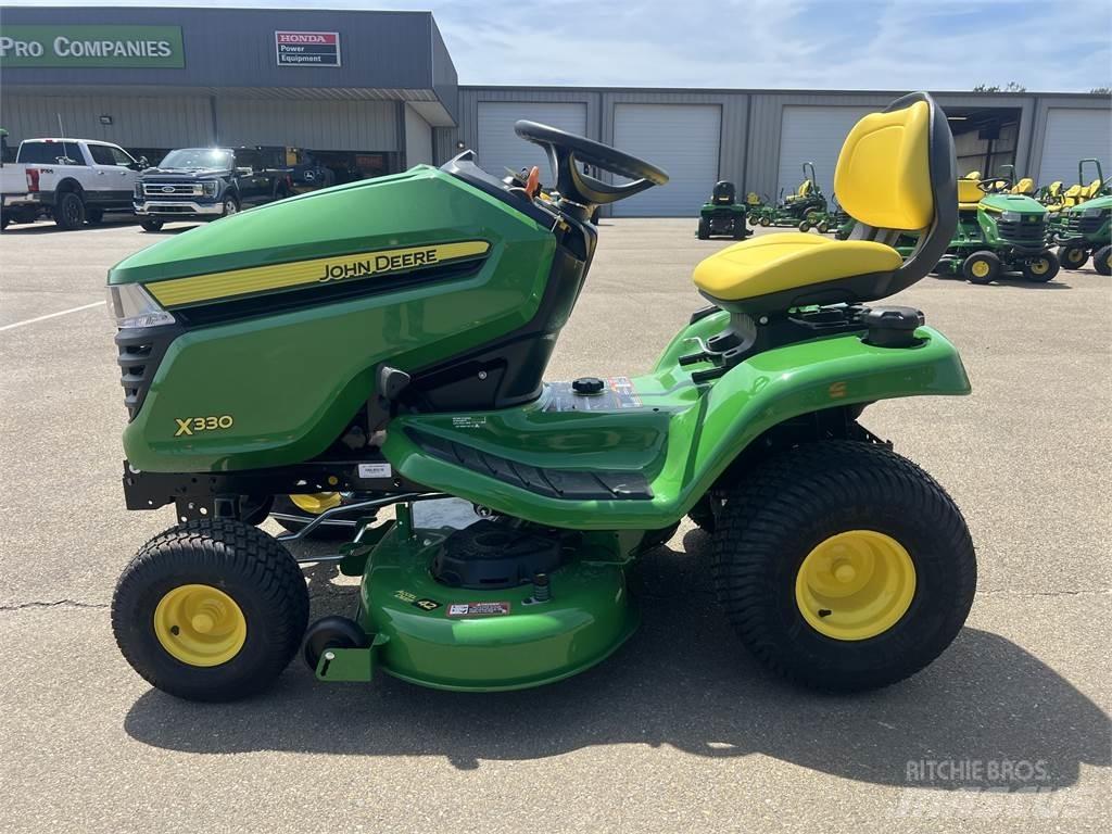 John Deere X330 Трактори